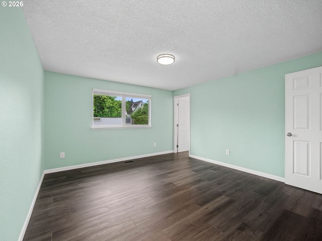 19914 Ne Holladay St, Portland, OR 97230