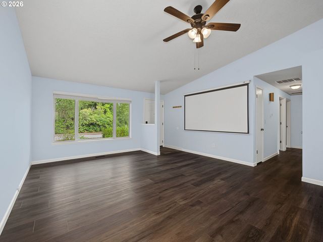 19914 Ne Holladay St, Portland, OR 97230