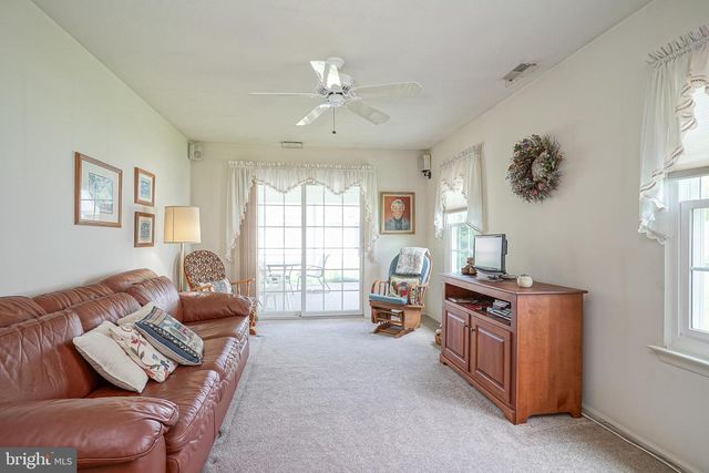965 LARKSPUR PL N, Mount Laurel, NJ 08054