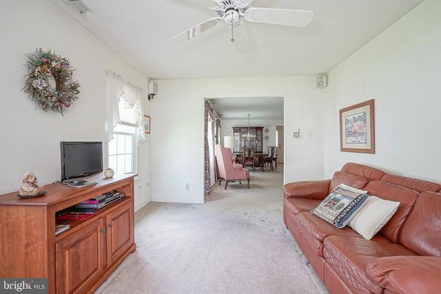965 LARKSPUR PL N, Mount Laurel, NJ 08054