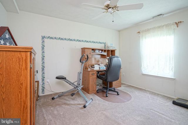 965 LARKSPUR PL N, Mount Laurel, NJ 08054