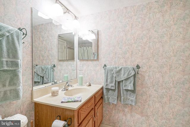 965 LARKSPUR PL N, Mount Laurel, NJ 08054