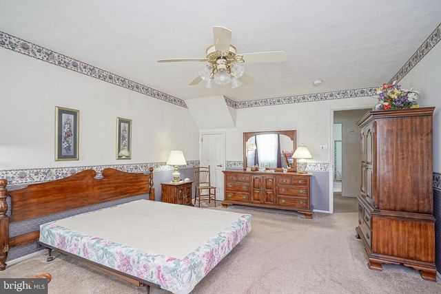 965 LARKSPUR PL N, Mount Laurel, NJ 08054