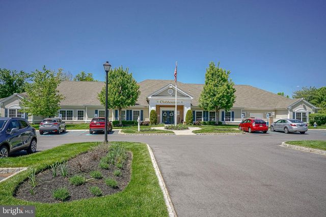 965 LARKSPUR PL N, Mount Laurel, NJ 08054