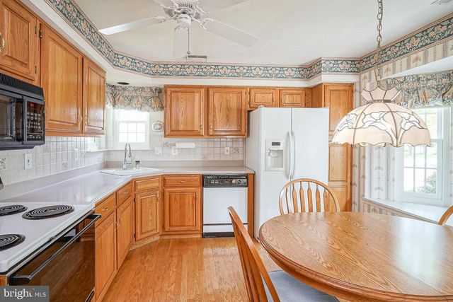965 LARKSPUR PL N, Mount Laurel, NJ 08054