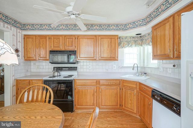 965 LARKSPUR PL N, Mount Laurel, NJ 08054