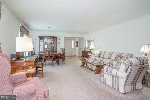 965 LARKSPUR PL N, Mount Laurel, NJ 08054