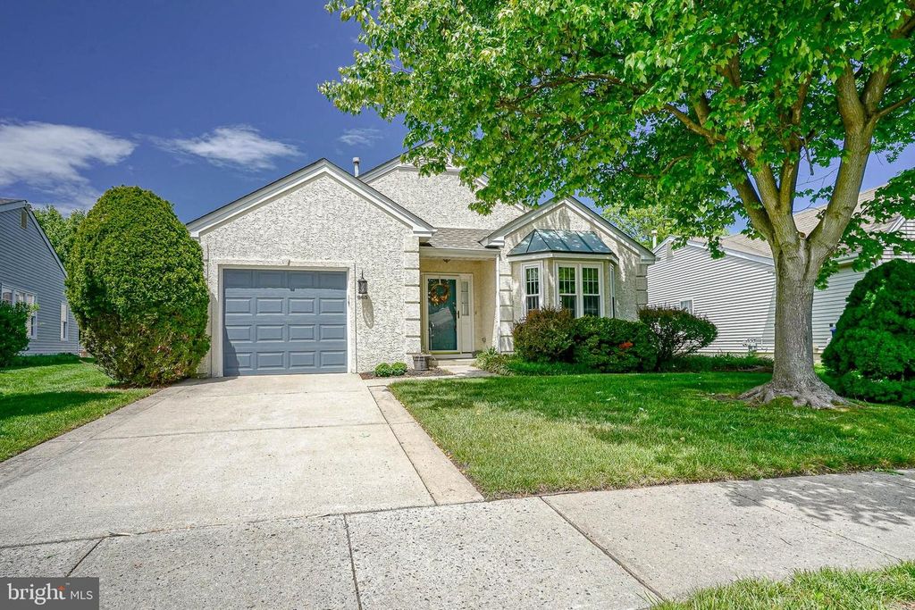 965 LARKSPUR PL N, Mount Laurel, NJ 08054