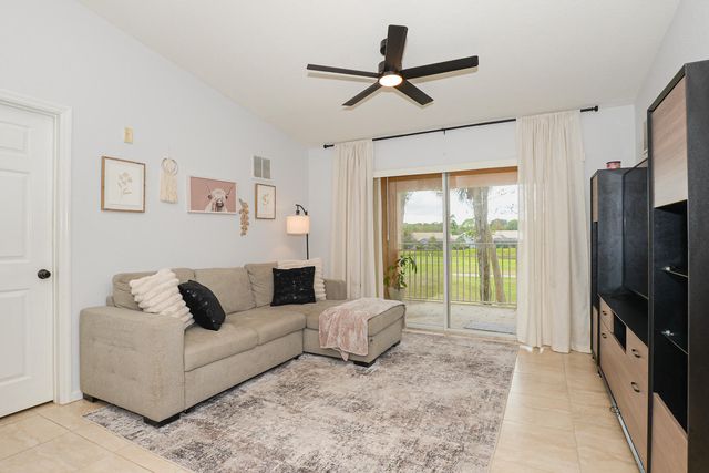 151 SW Palm Dr Apt 208, Port St Lucie, FL 34986