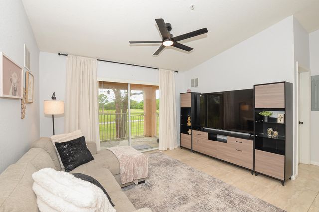 151 SW Palm Dr Apt 208, Port St Lucie, FL 34986