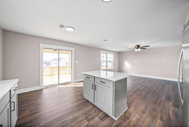 629 Avondale Rd, Oak Grove, KY 42262