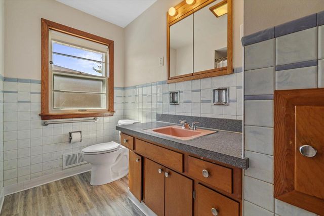 1924 Jupiter AVENUE, Racine, WI 53404