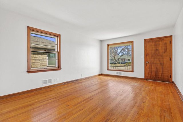 1924 Jupiter AVENUE, Racine, WI 53404