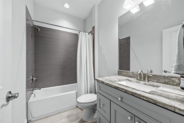 3300 W WALLCRAFT AVENUE, Tampa, FL 33611