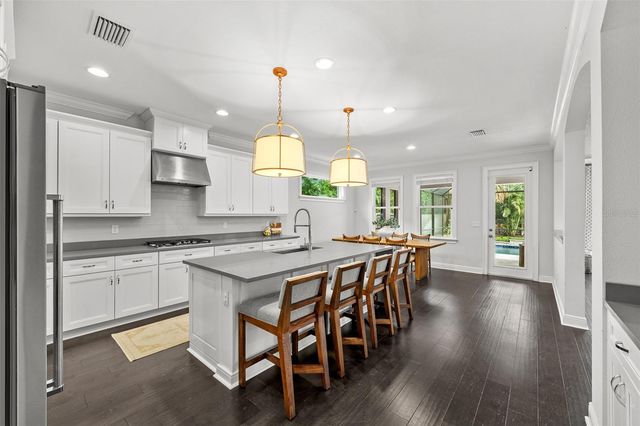 3300 W WALLCRAFT AVENUE, Tampa, FL 33611