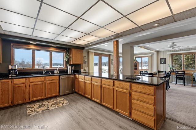 2324 N Duck Lake Road, Highland Charter Township, MI 48356