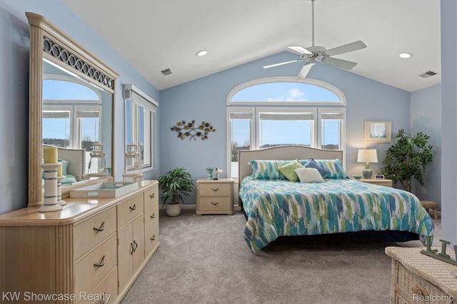 2324 N Duck Lake Road, Highland Charter Township, MI 48356