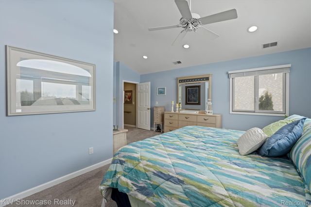 2324 N Duck Lake Road, Highland Charter Township, MI 48356