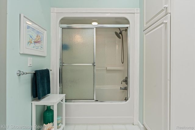 2324 N Duck Lake Road, Highland Charter Township, MI 48356