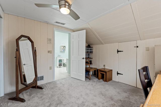 2324 N Duck Lake Road, Highland Charter Township, MI 48356