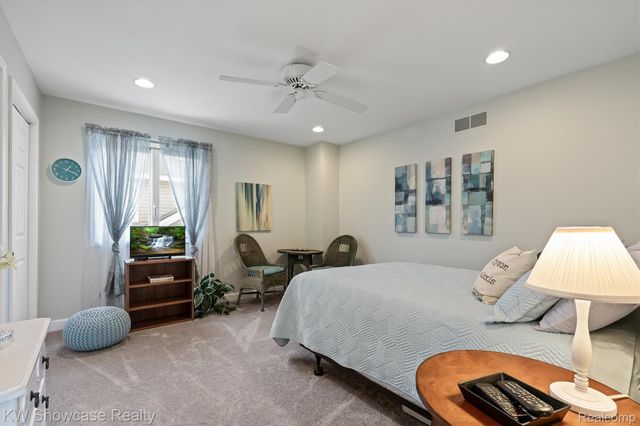 2324 N Duck Lake Road, Highland Charter Township, MI 48356