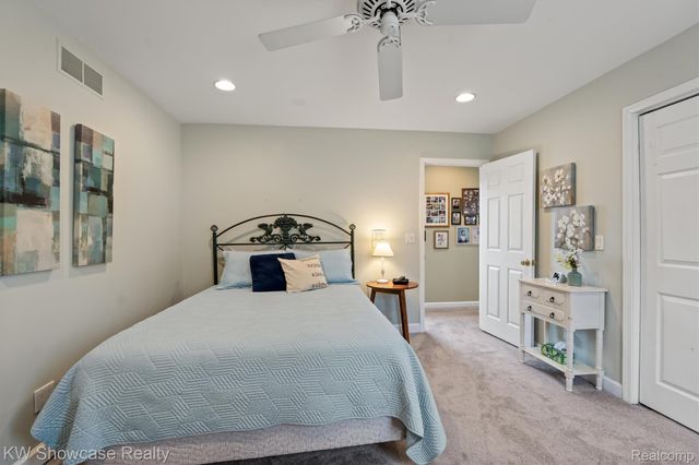 2324 N Duck Lake Road, Highland Charter Township, MI 48356