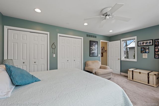 2324 N Duck Lake Road, Highland Charter Township, MI 48356