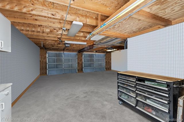 2324 N Duck Lake Road, Highland Charter Township, MI 48356