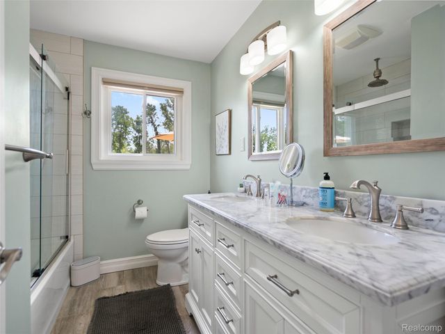 5015 Coshocton Drive, Waterford Charter Township, MI 48327