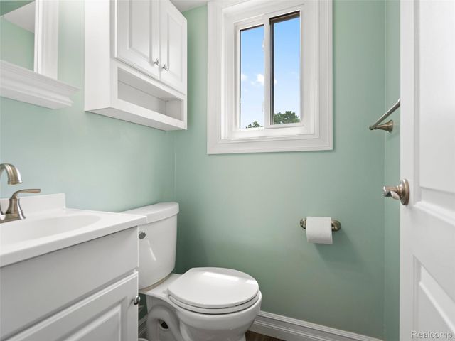 5015 Coshocton Drive, Waterford Charter Township, MI 48327
