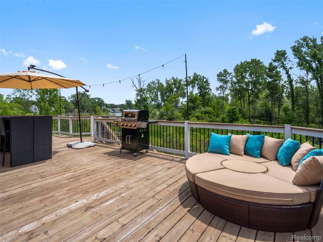 5015 Coshocton Drive, Waterford Charter Township, MI 48327