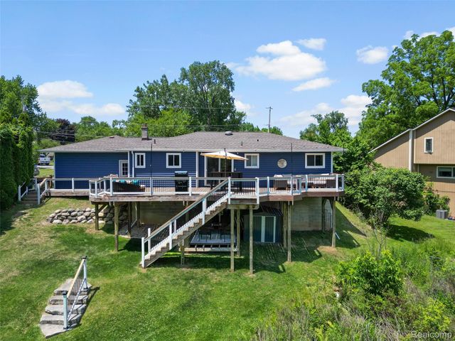 5015 Coshocton Drive, Waterford Charter Township, MI 48327