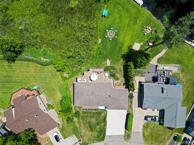 5015 Coshocton Drive, Waterford Charter Township, MI 48327