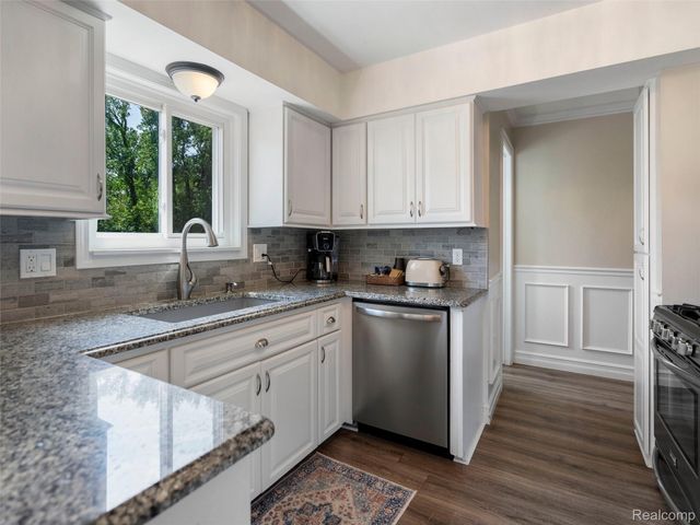 5015 Coshocton Drive, Waterford Charter Township, MI 48327
