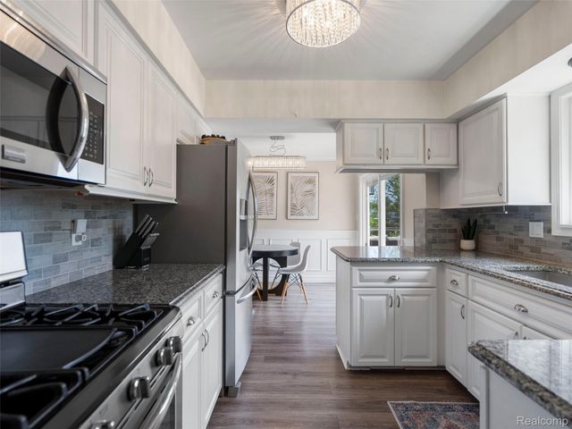 5015 Coshocton Drive, Waterford Charter Township, MI 48327