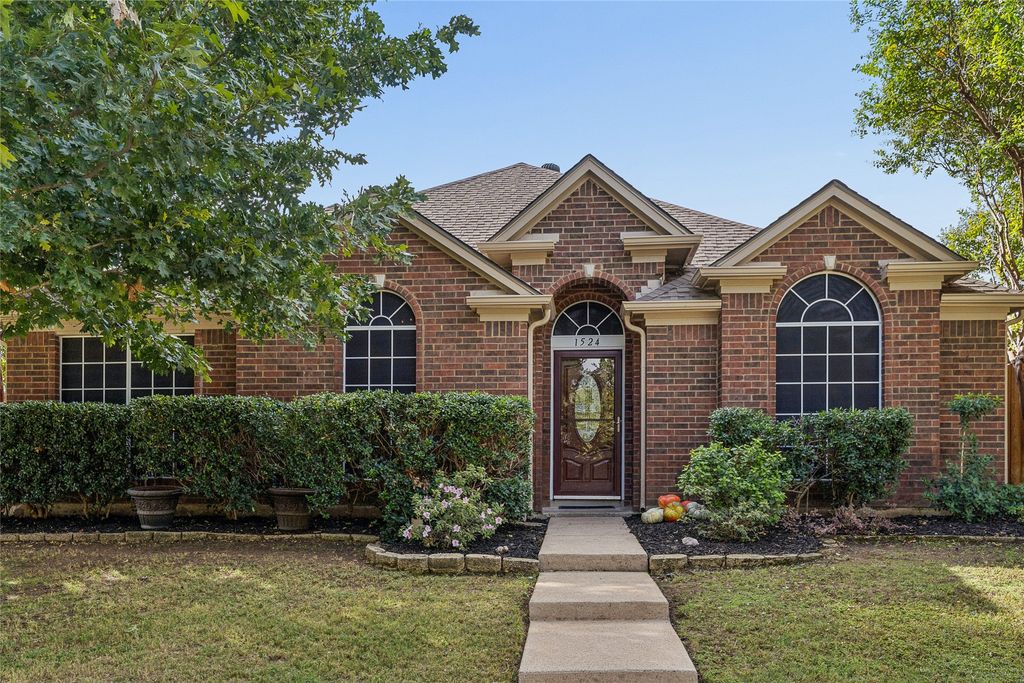 1524 Fairfield Court, Lewisville, TX 75077 — exterior