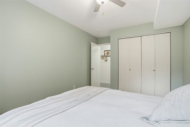 321 Woodside Drive, Iowa City, IA 52246