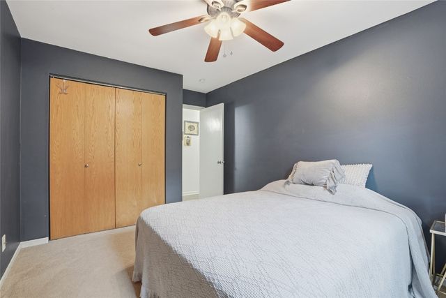 321 Woodside Drive, Iowa City, IA 52246