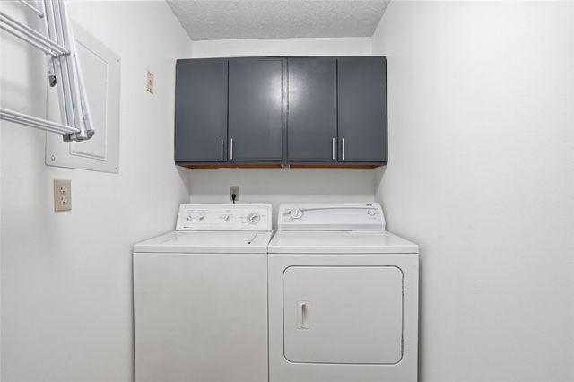 321 Woodside Drive, Iowa City, IA 52246