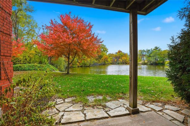 321 Woodside Drive, Iowa City, IA 52246