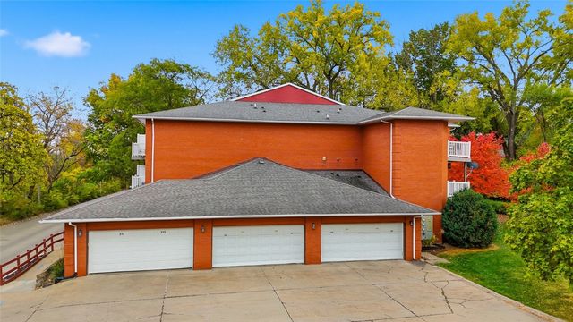321 Woodside Drive, Iowa City, IA 52246