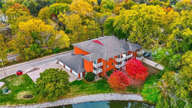 321 Woodside Drive, Iowa City, IA 52246