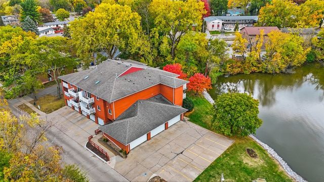 321 Woodside Drive, Iowa City, IA 52246