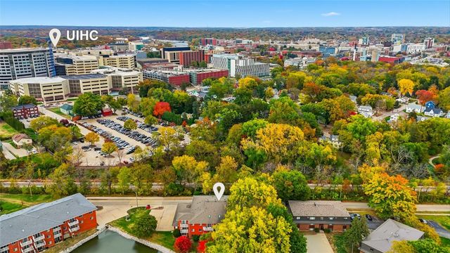 321 Woodside Drive, Iowa City, IA 52246