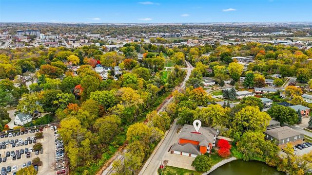 321 Woodside Drive, Iowa City, IA 52246