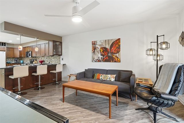 321 Woodside Drive, Iowa City, IA 52246