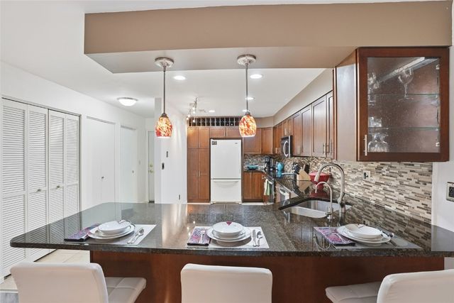 321 Woodside Drive, Iowa City, IA 52246