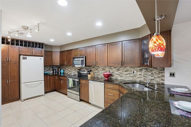 321 Woodside Drive, Iowa City, IA 52246