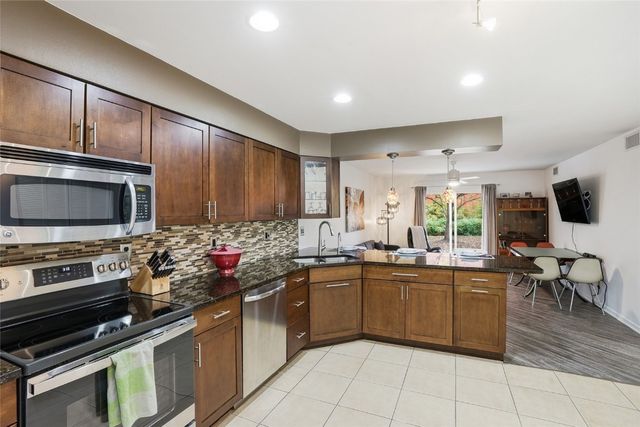 321 Woodside Drive, Iowa City, IA 52246