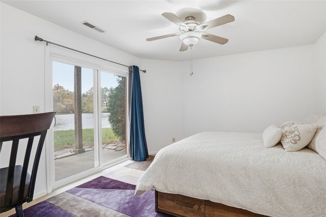 321 Woodside Drive, Iowa City, IA 52246